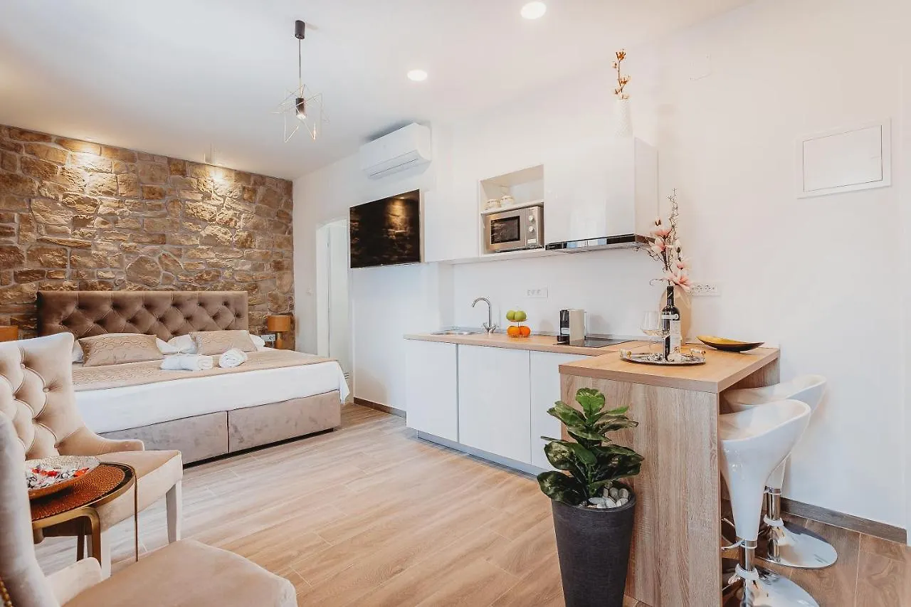 Four Elements Apartment Split