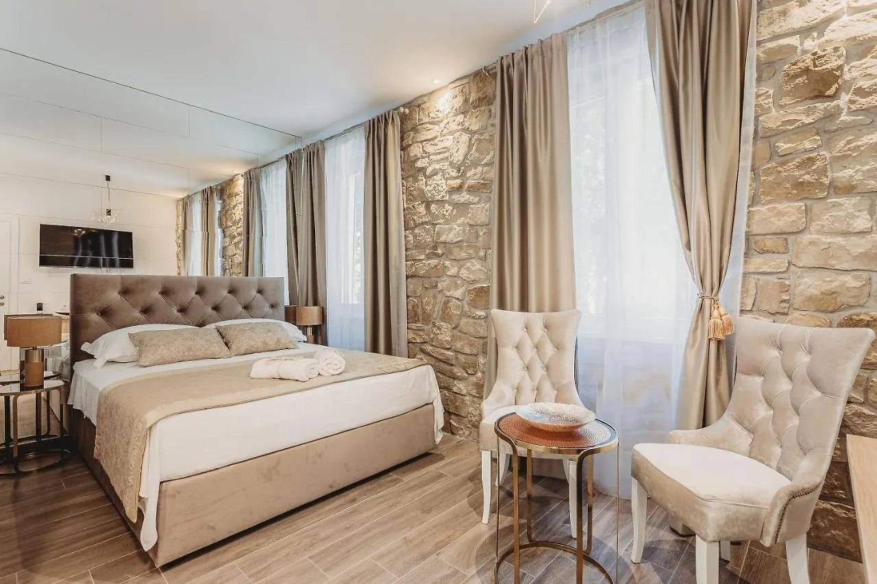 Four Elements Apartment Split