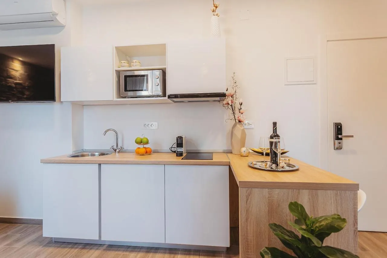 Four Elements Apartment Split