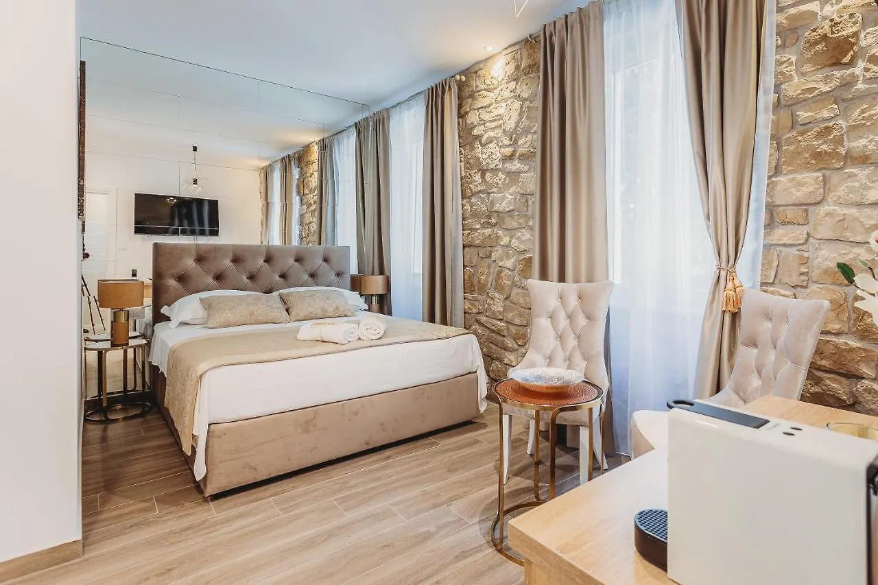 Four Elements Apartment Split